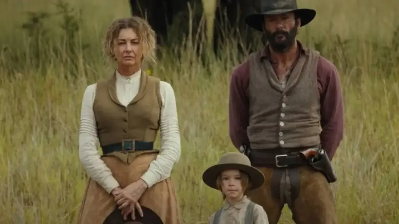 Familjen Dutton st&aring;r i ett gr&auml;sbevuxet landskap, redo f&ouml;r nya &auml;ventyr. En scen fr&aring;n rollistan i 1883.